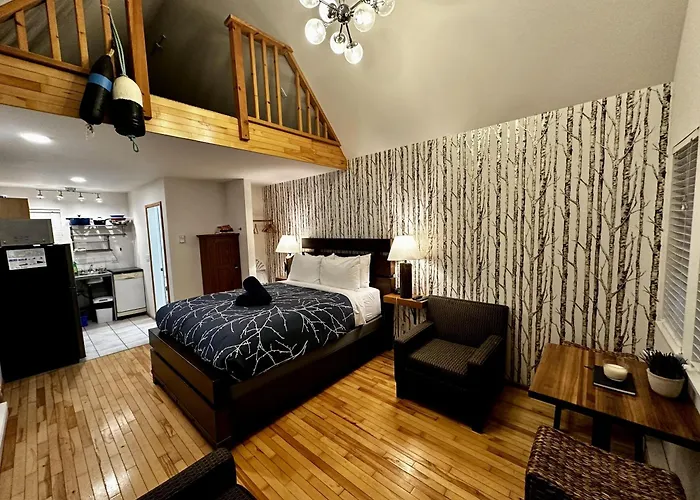 Cozy Cabin Near Walking Trails And Beaches!